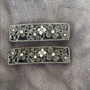 ❤️3/$15❤️ Vintage Floral Silver Hair Clips